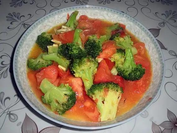入伏必吃西红柿炖西兰花，含钾量超冬瓜50倍，赶走暑湿，强健体魄

一入伏，三分毒
