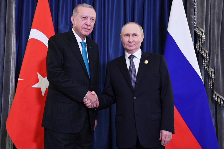 #俄土总统通话呼吁中东停火#【俄媒：#普京与埃尔多安通话呼吁中东停火#】据塔斯社