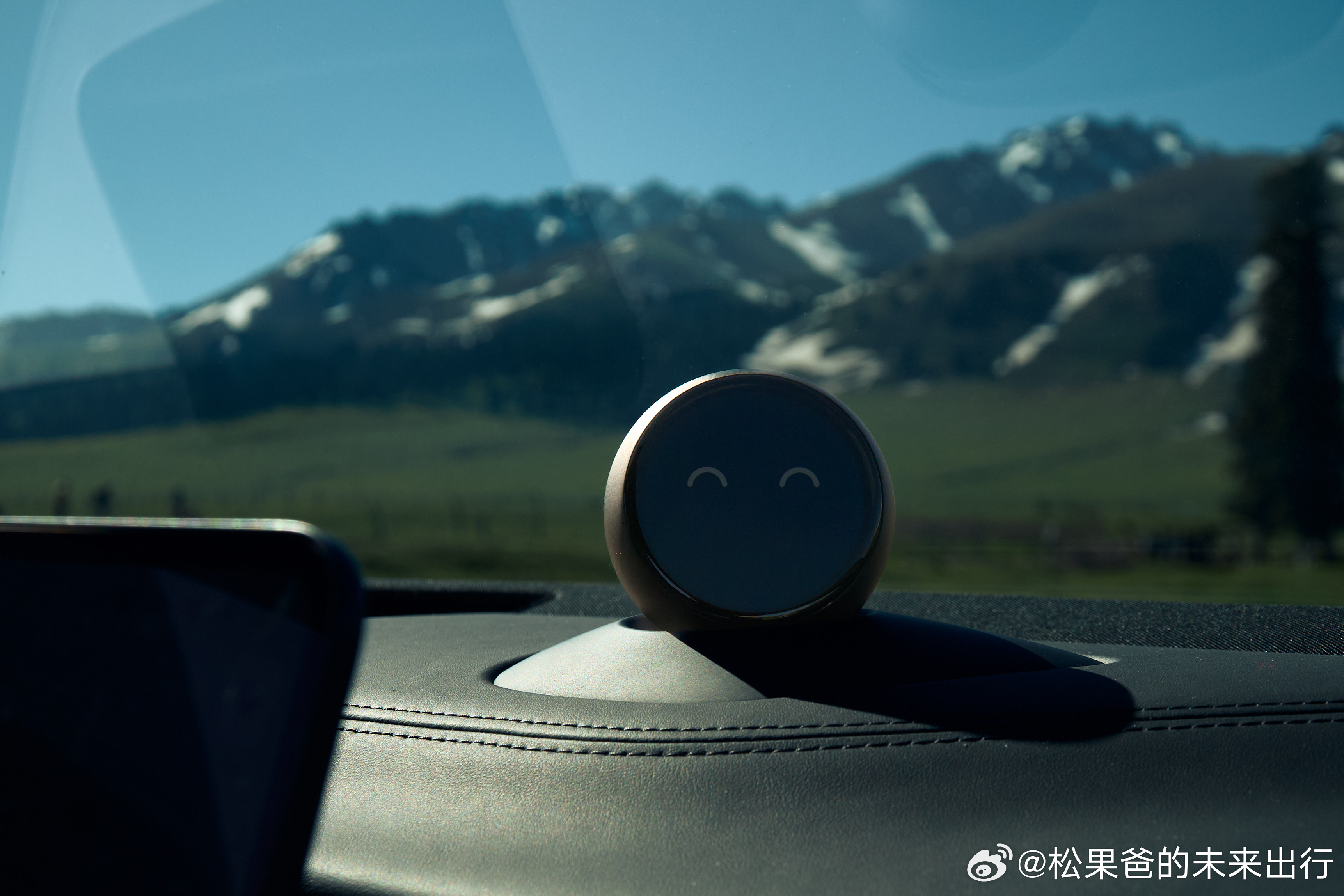 假期，又该旅行了，咱们聊聊蔚来ET5T。 这款车刚刚迎来更新，而且带来了奇境自然