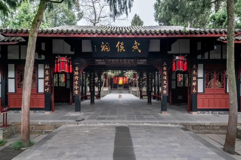 刘备是一代枭雄，其儿如何？
        刘禅这位千百年来被钉在“扶不起”耻辱