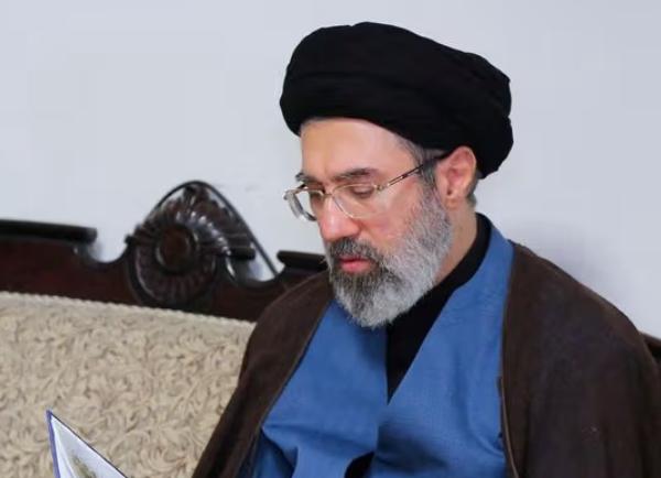 【伊朗教士集团质疑新任最高领袖】

根据“伊朗国际”的独家报道称，由于伊朗新任最