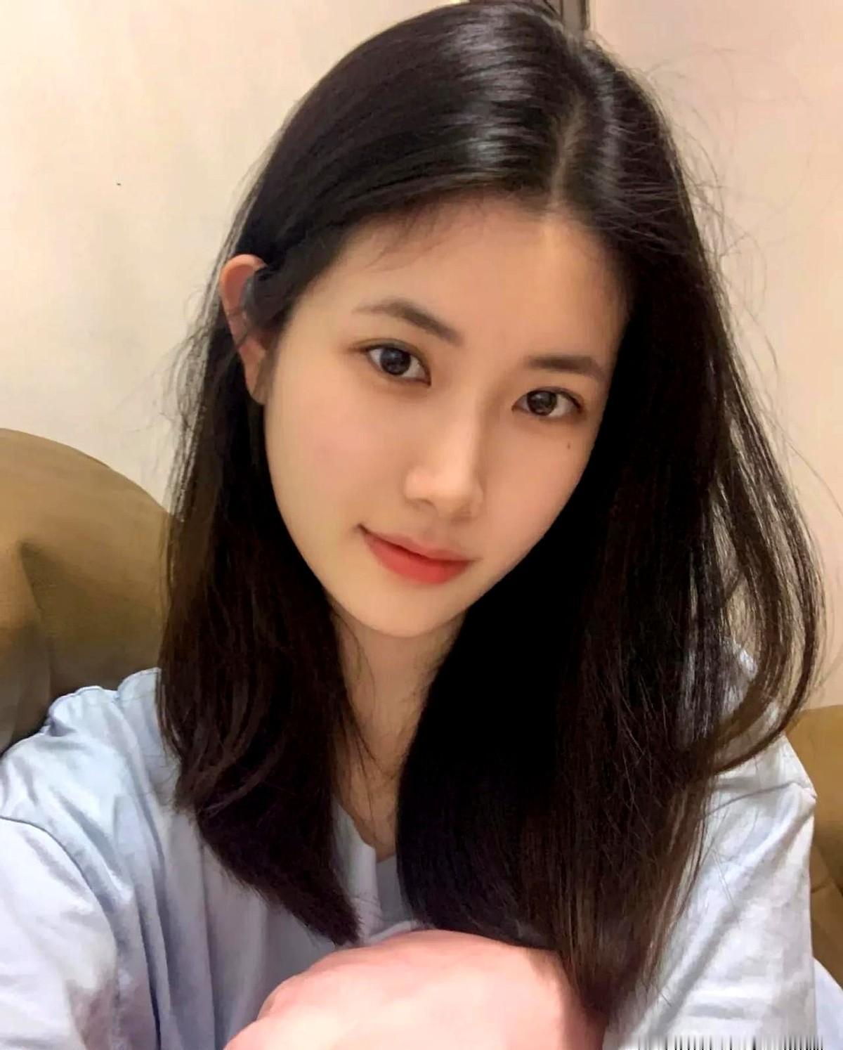 我发现但凡是有男朋友或者结了婚的女人都怕蟑螂，我就不知道蟑螂有啥好怕的
左边那家