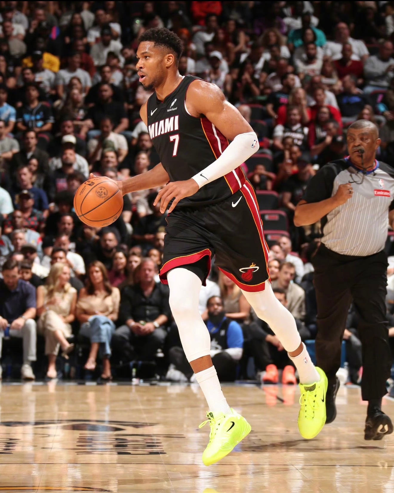 NBA常规赛热火110：115不敌黄蜂时隔19年遭遇开赛季三连败，揭幕战面对东部