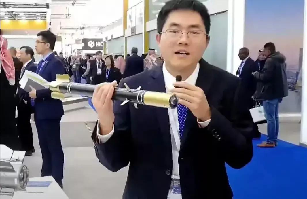 高德红外的QN202微弹在沙特防务展上被再次展出，其特点鲜明，红外图像制导，射程
