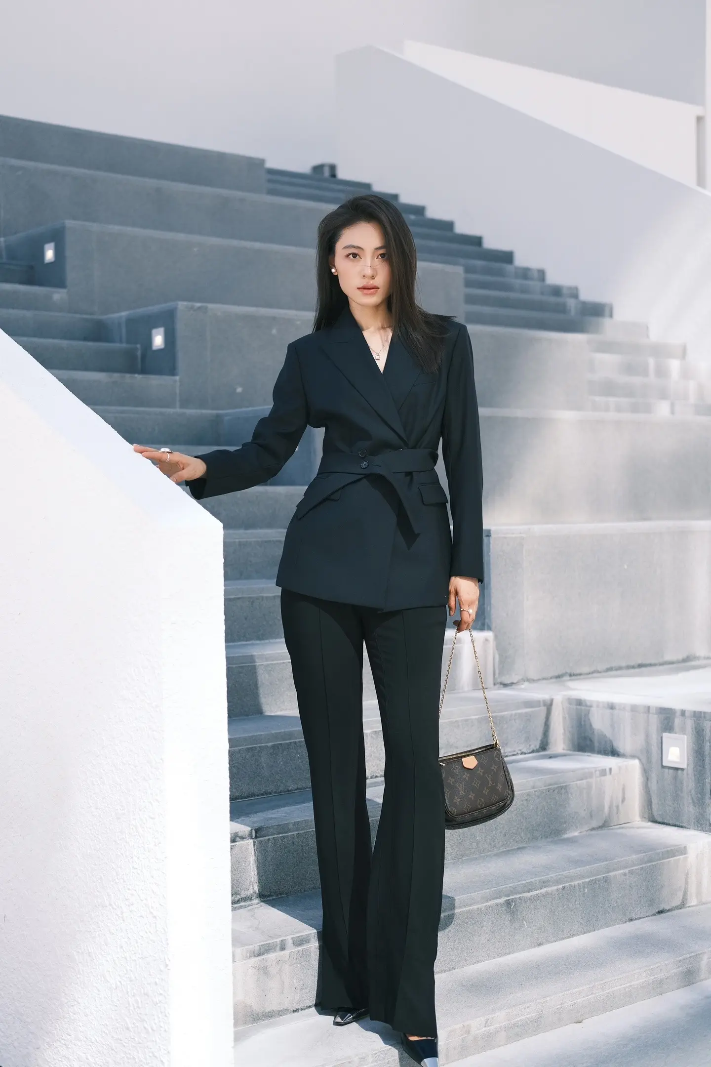 高智感姐姐。早秋穿什么 干净利落的高智感姐姐 什么是今年最流行的高智淡人风