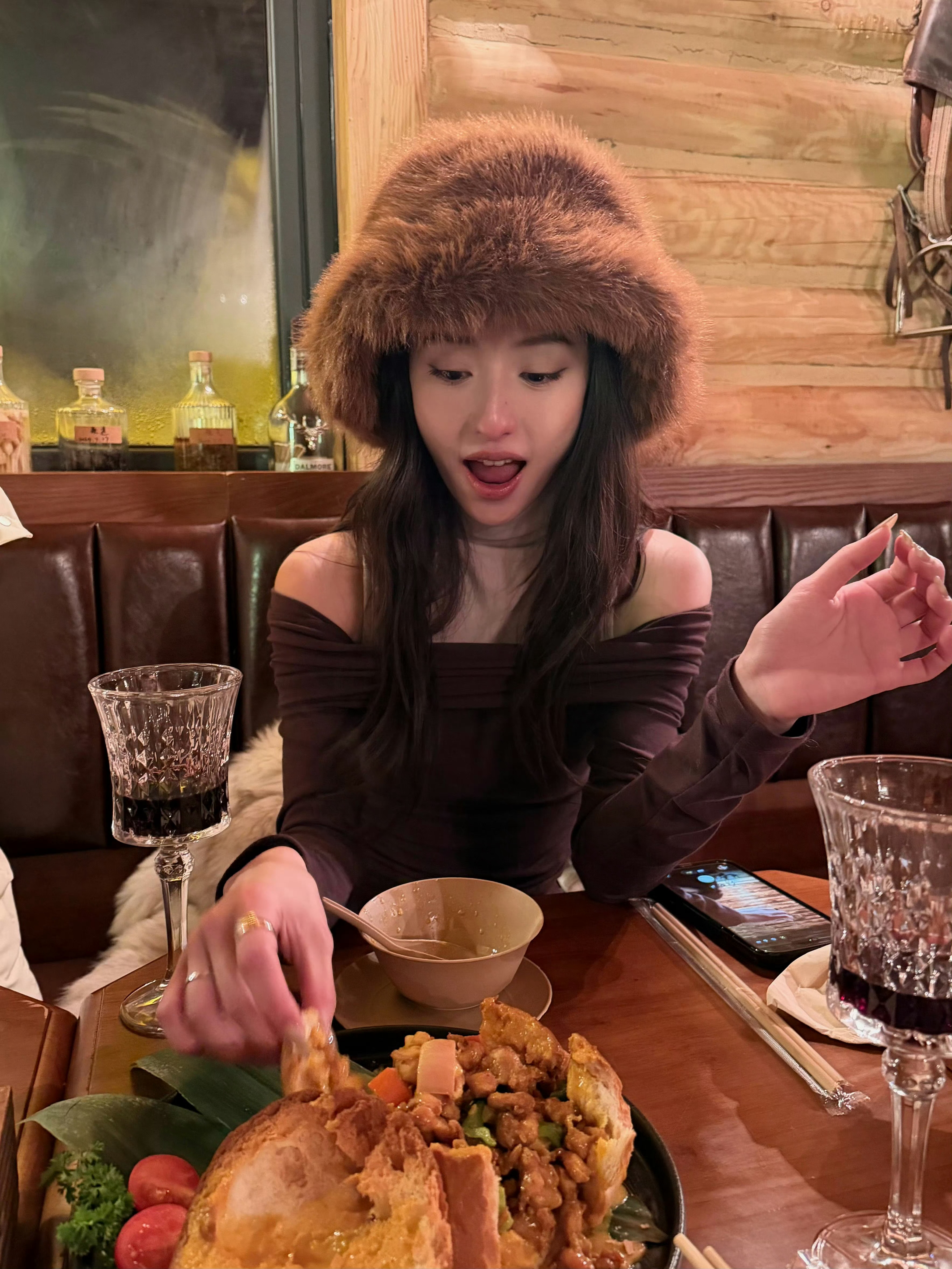 胡连馨这组live图好漂亮 不敢想我戴上这个帽子有多丑 