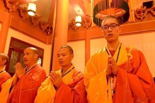 君子慎言五箴赋·默斋主人原创骈赋夫口德者，修身之玄枢，集福之奥壤也。俗谚有证：刀