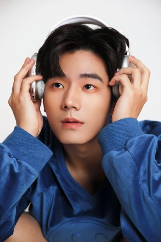 你耳机听什么 能不能告诉我