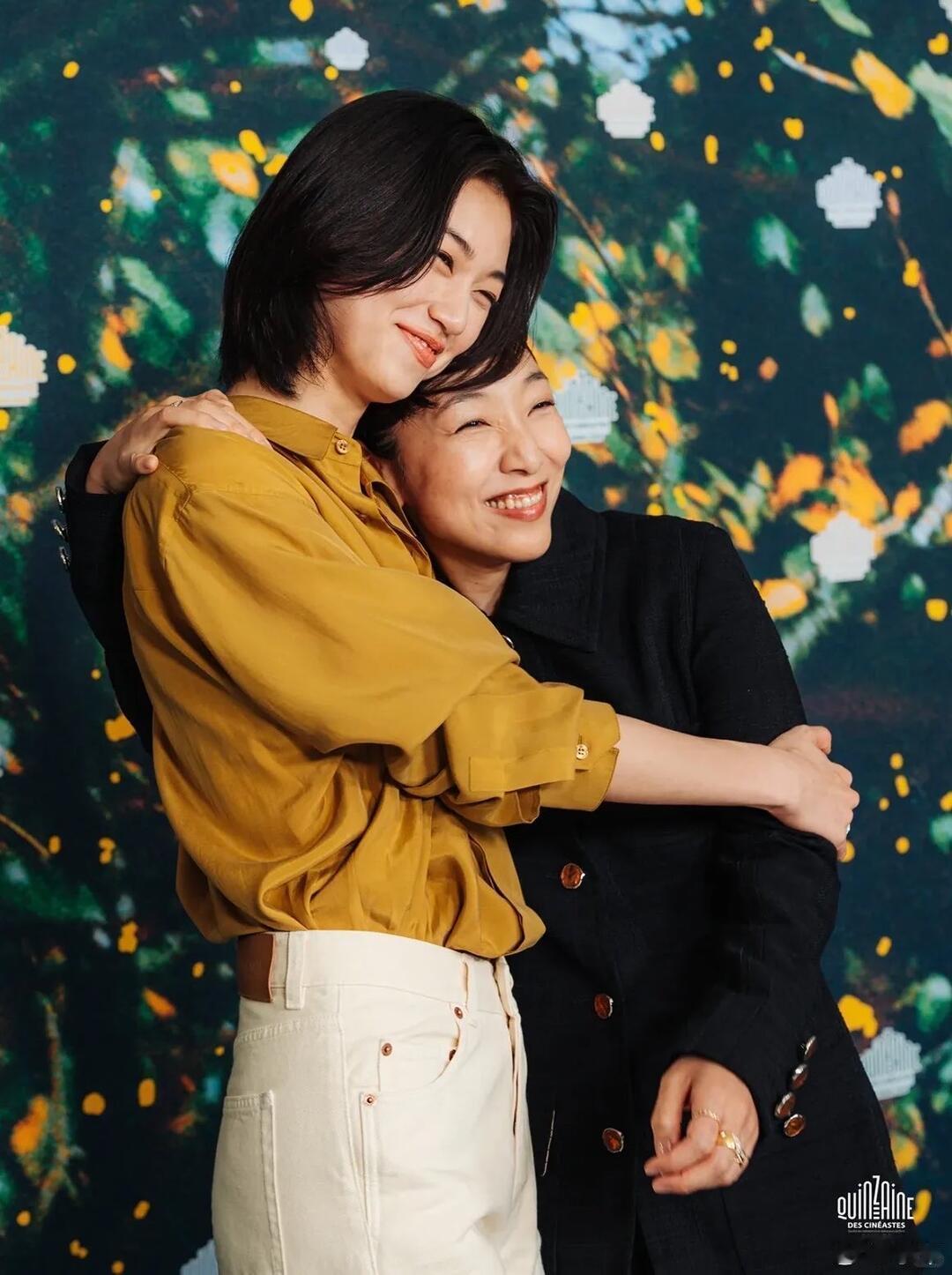 电影《朵拉》在戛纳首映，导演郑朱莉与两位主演安藤樱、金度延。女导演+双女主，喜欢