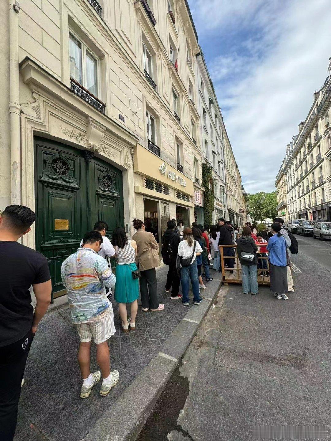 #中国茶饮登上国际媒体# 看着中国茶饮在国际舞台上大放异彩，真心为咱们的文化软实
