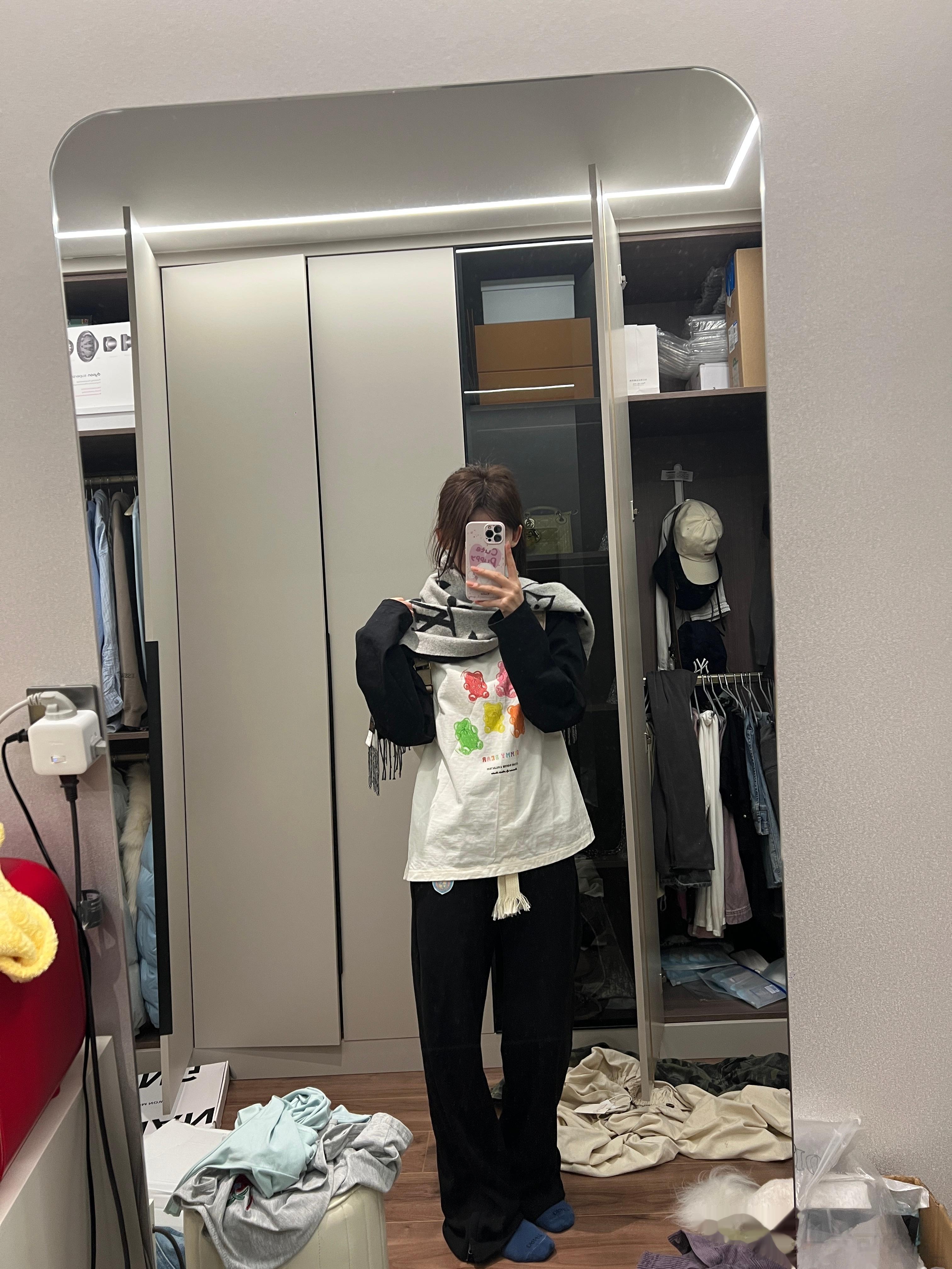 终于把要出去玩的衣服搭配好了  吼开心呐 要去补充能量咯 ​​​