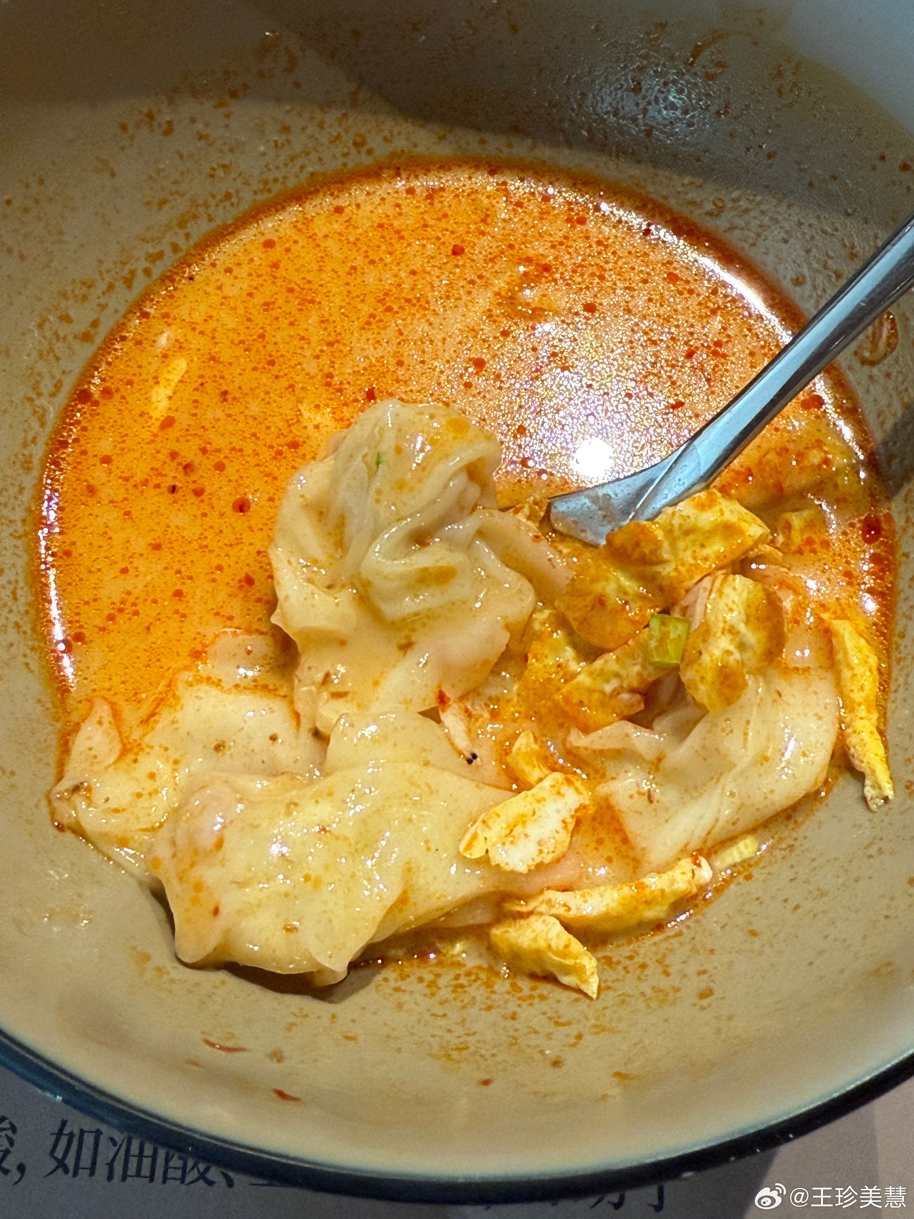 冬阴功味的馄饨，真神奇啊还怪好吃的[doge] ​​​