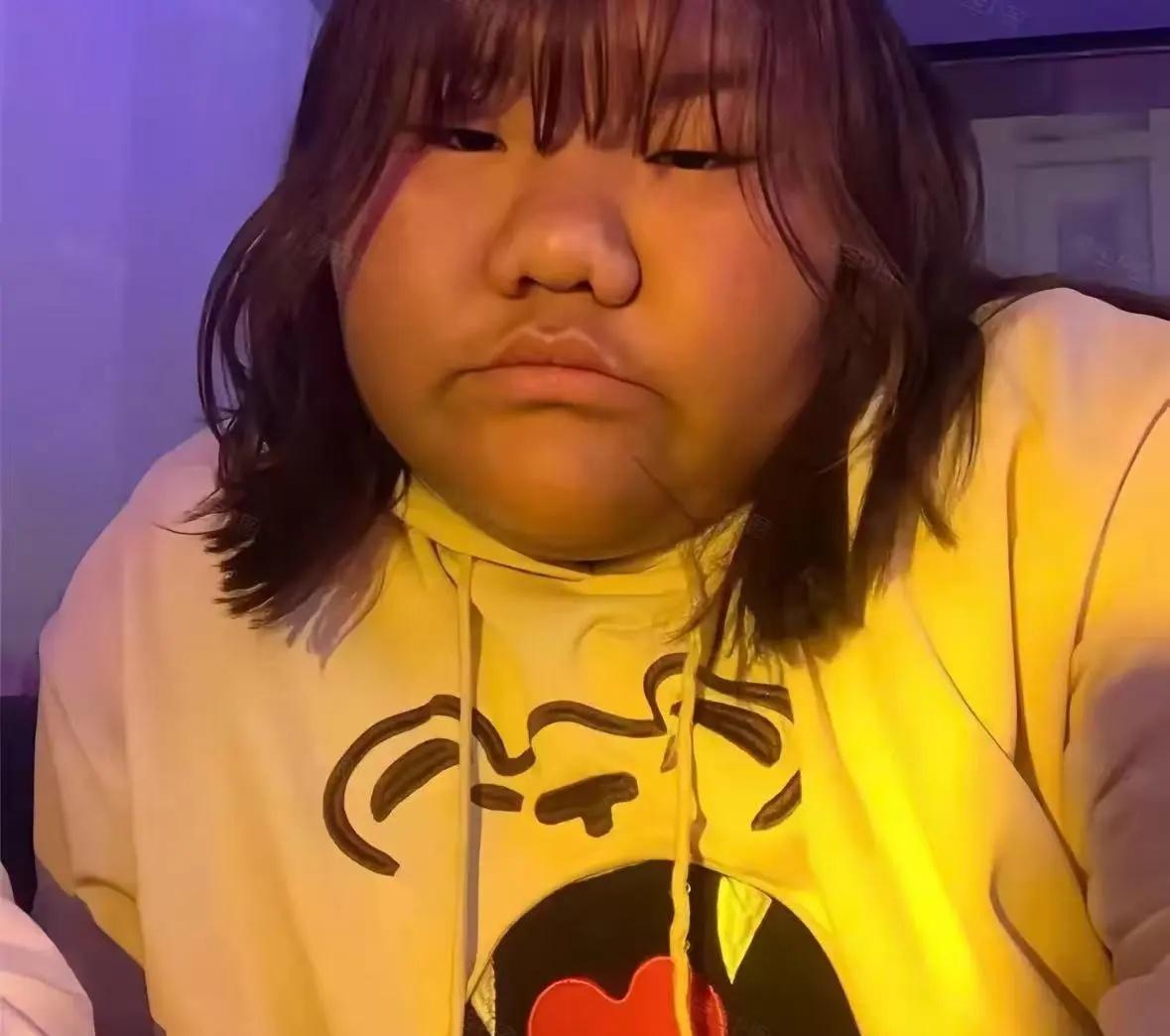 xdm，问一下一个女生会主动找你，但是你发了几句之后又经常突然消失不回怎么回事