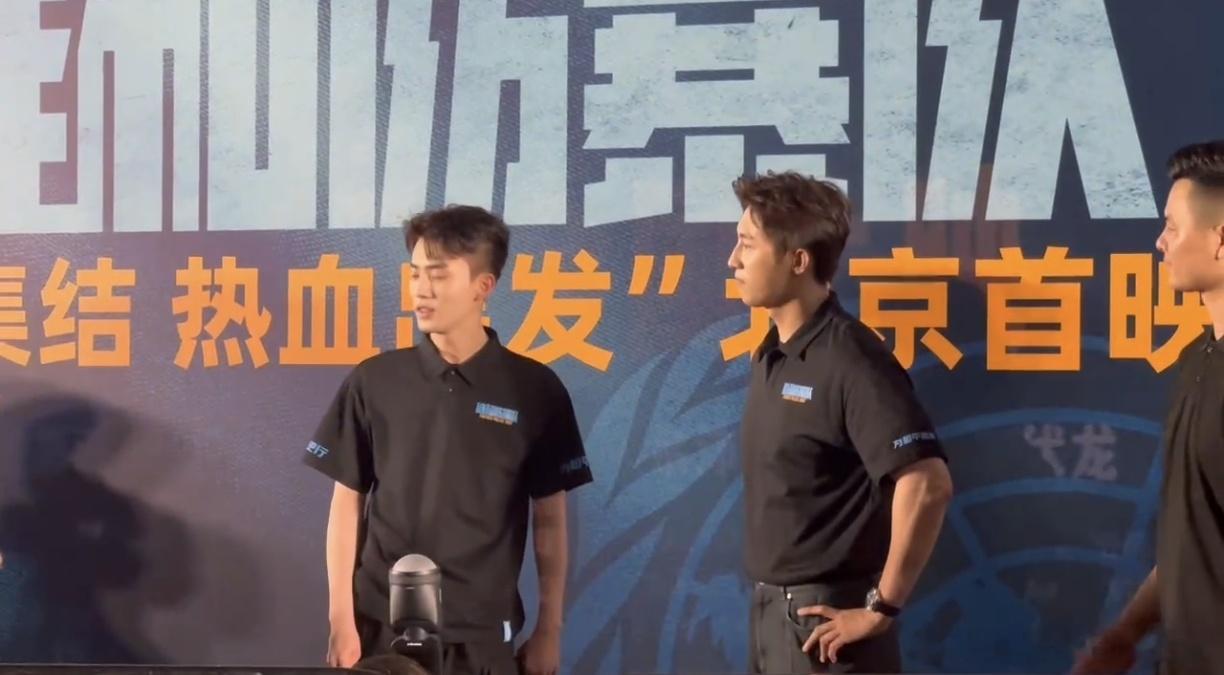 #赵华为放开黄景瑜让我来##赵华为硬控黄景瑜不敢用力一点# 放开黄景瑜让我来 ​