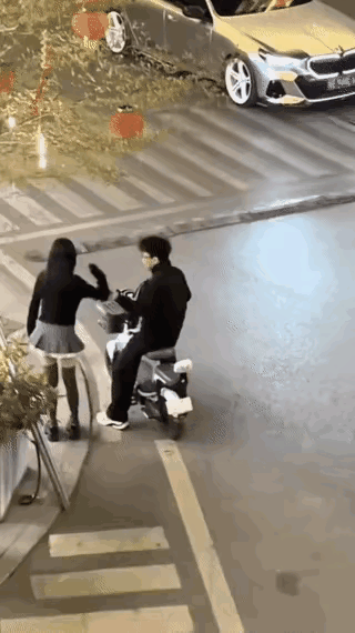 两轮败给了四轮，物质女的最终选择是现实的。