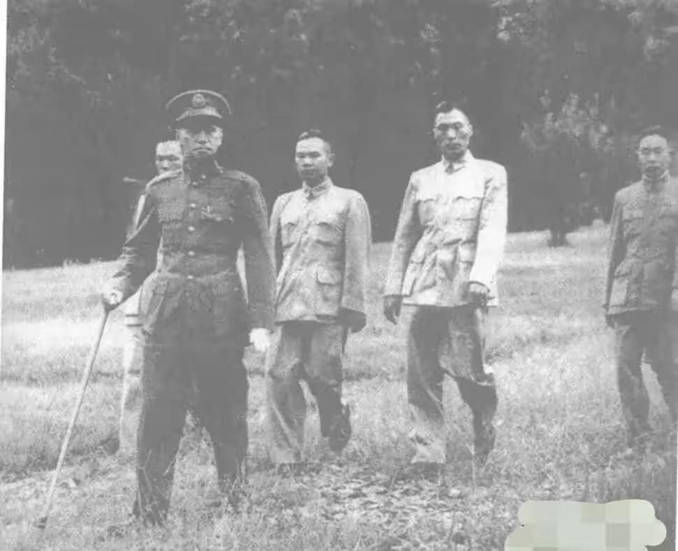 1936年，西安事变爆发后，孙铭九受命于张学良，率部冲入华清池扣留蒋介石，并将他