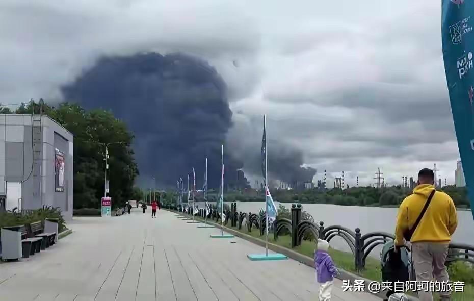 普京想和谈泽连斯基不答应还下了命令接着打。打了四年多俄军还在乌东那边推，可莫斯科
