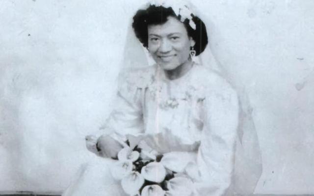 国军特务万国雄：男扮女装潜伏上海6年，与爱人白天姐妹晚上夫妻
事情得回溯到195