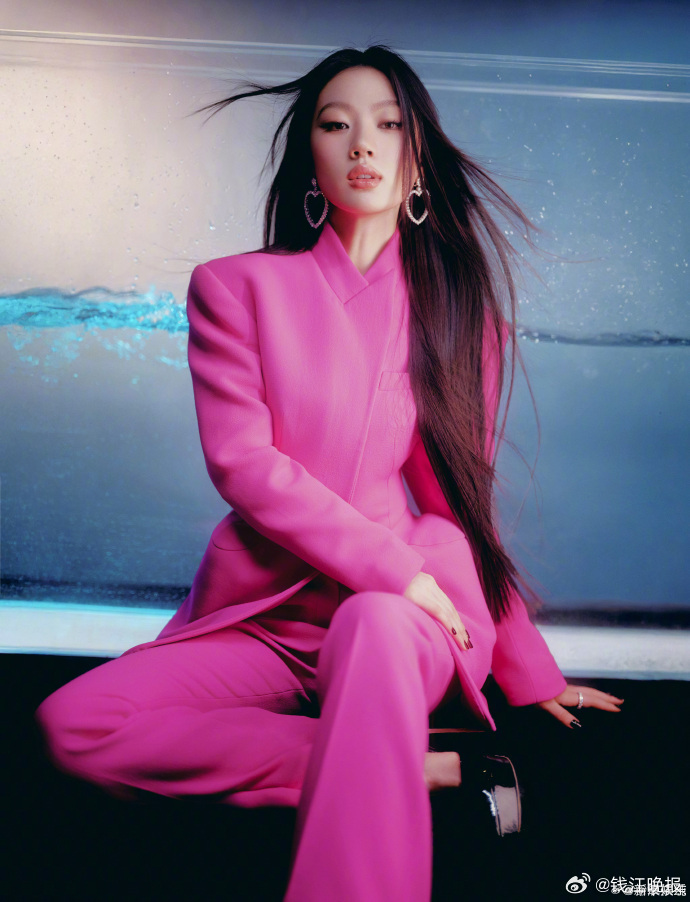 #李荣浩 单依纯强行侵权#【李荣浩回应单依纯演唱会翻唱《李白》争议：对方未拿到授