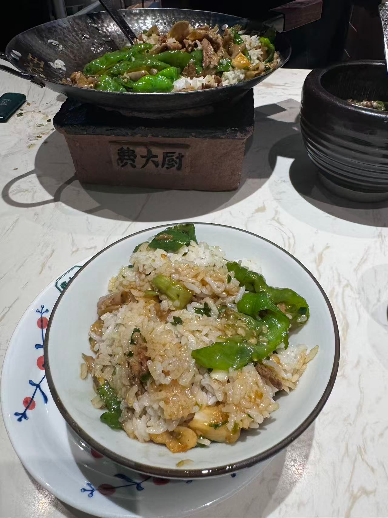 费大厨塌房了吗可是他家的辣椒炒肉真的很香 很好吃，前段时间去长沙待了2天吃了两顿