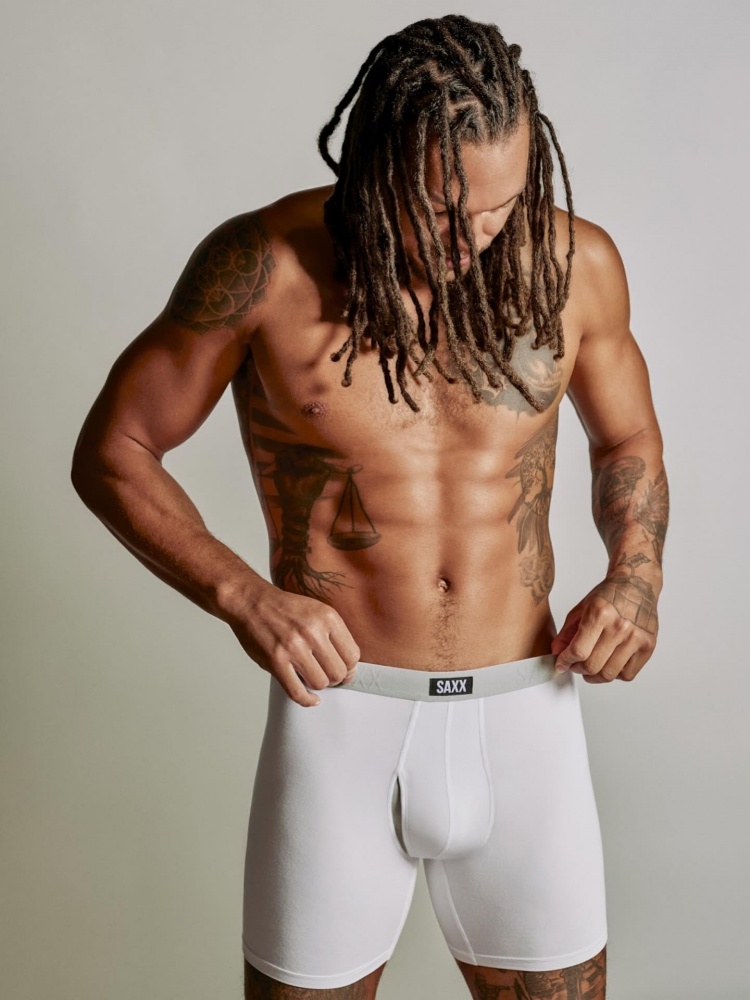 这是发广告还是发福利？阿隆·戈登为内衣品牌拍摄写真