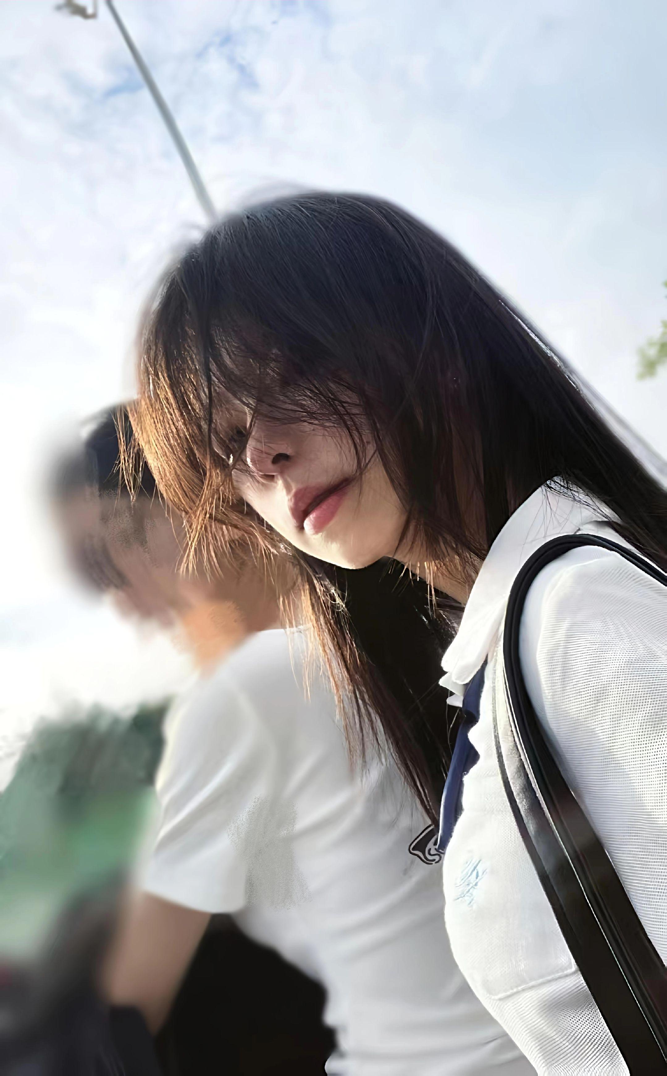 我还记得第一面见你我的心是怎样拨动