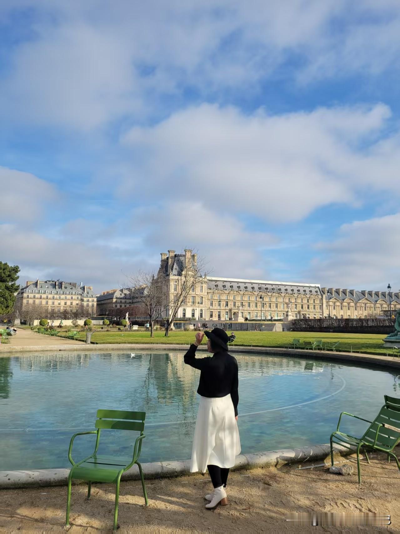 早晨五点多醒来，看到手机里儿子微信步数，凌晨12点之后还有几千步，不用说他又是半