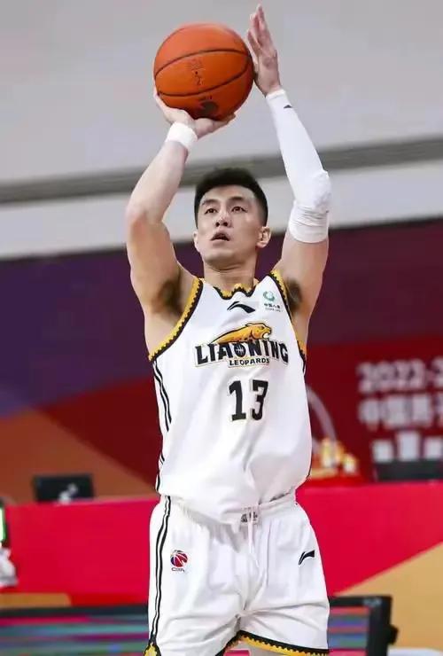 辽宁不要艾伦？

郭艾伦在辽宁队闷闷不乐，感觉自己被＂压榨＂得够呛。辽篮是集体利