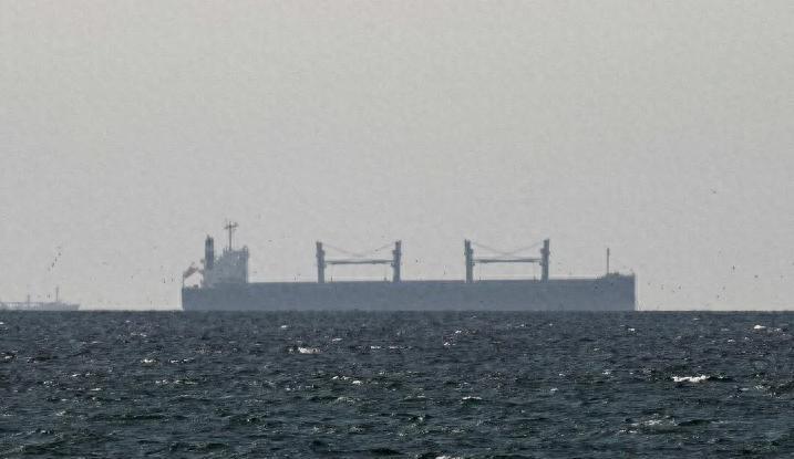 谈判彻底谈崩了，全世界的神经在那一刻紧绷到了极点。谁能想到，老美之前放出的“炸回