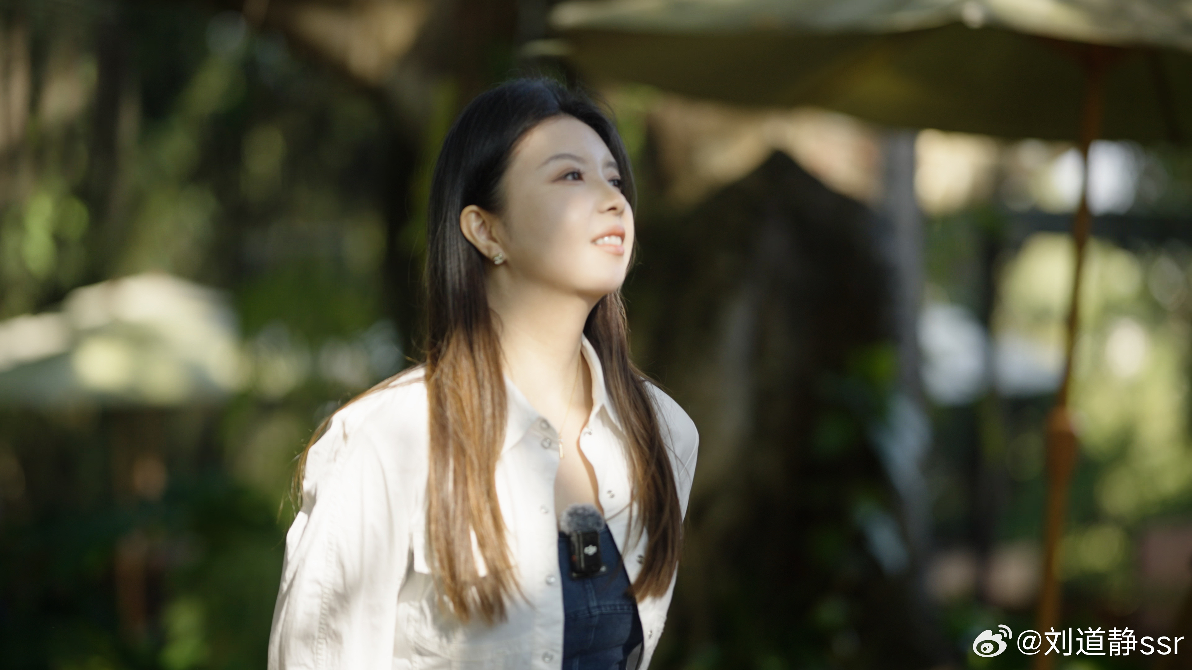 大家早上好哦今天拍一款重磅旗舰级SUV，应该是这个品牌到顶的一台车了大家可以猜猜