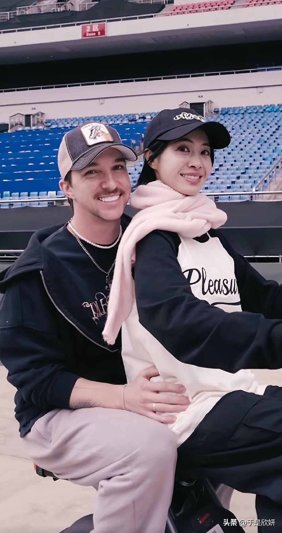 炸裂！蔡依林现身体育场骑电动车，天后反差萌引爆全网
 
谁能想到，舞台上气场全开