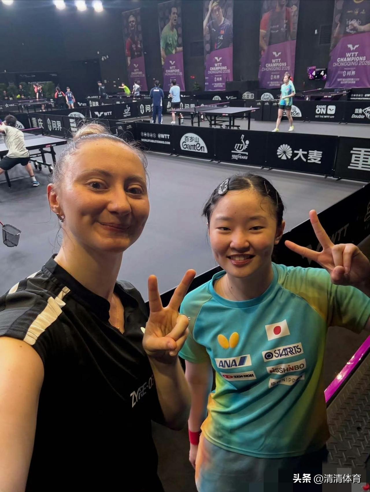 波尔卡诺娃晒出和张本美和的训练合照，感谢今天高质量的合练，张本美和也暖心回应。