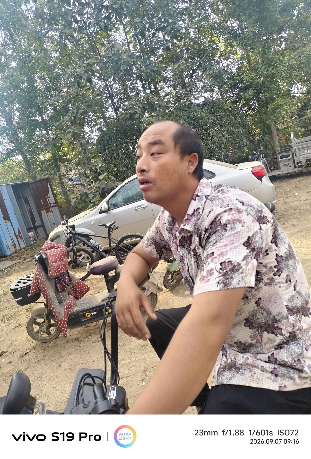 提起精明估计无人超越三蛋，我们这边无论红白喜事所有参与帮忙的人们每天给一盒烟做为