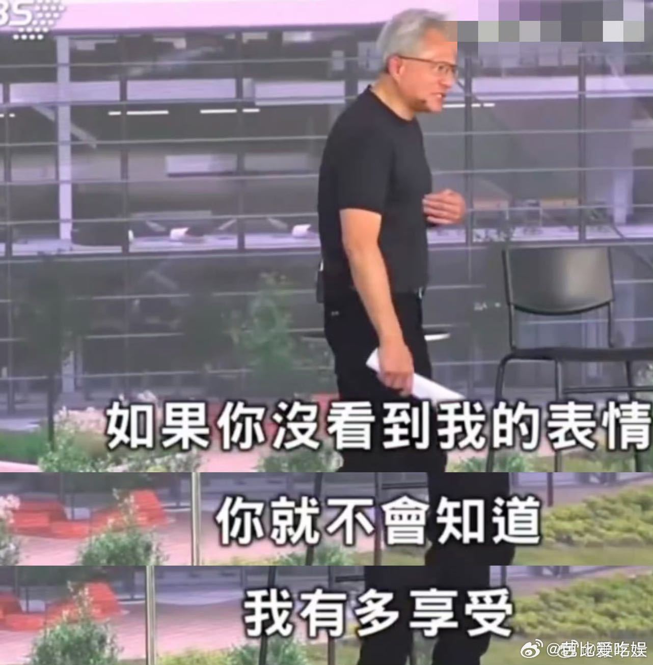 关晓彤老北豆汁配焦圈关晓彤真让我足足的佩服，她可一直都很喜欢喝老北京豆汁，而且还