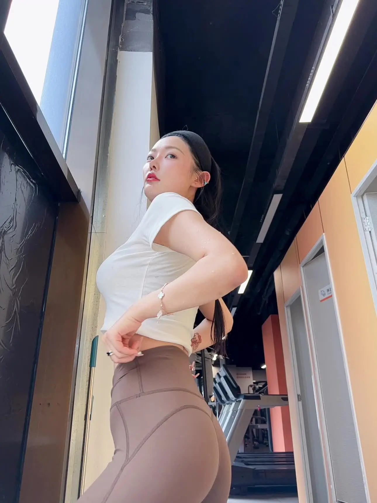 嘴上说喜欢我的人太多了 如果我说我现在饿了呢 他们也只会说快去吃饭吧！