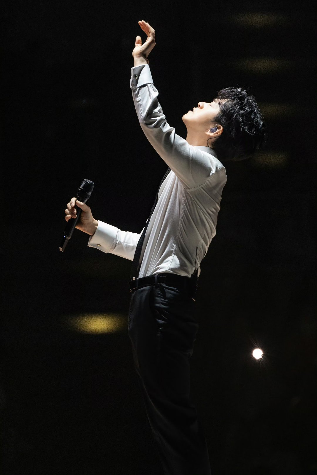 内娱最干净的艺人我能想到的也只有李健 ​​​