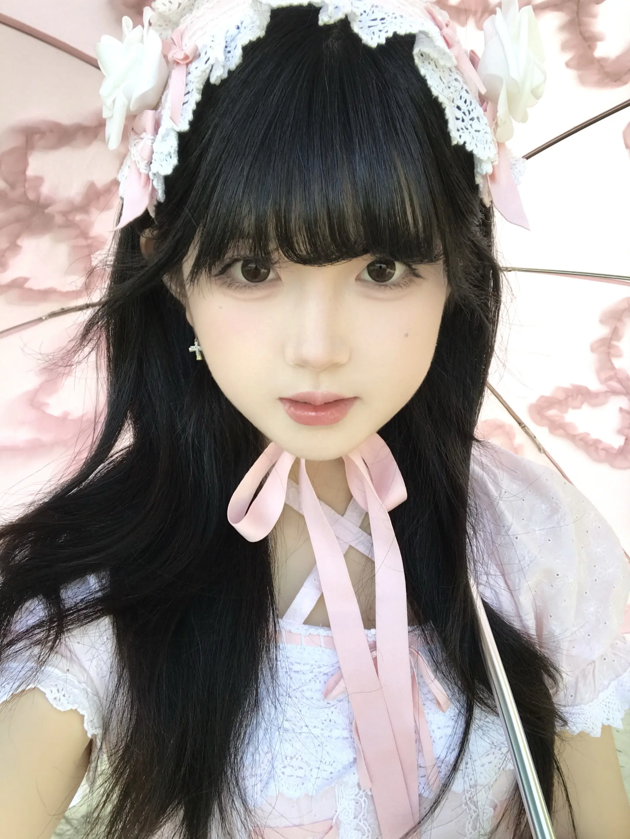 在廉价的生活里做轻飘飘的公主梦。