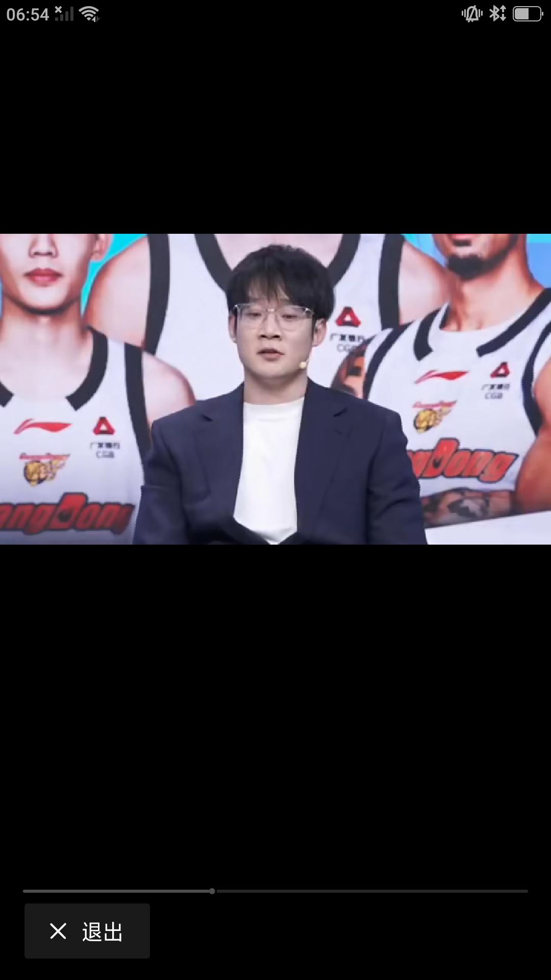 昨晚前中国男篮名将丁彦雨航做客抖音直播间，解说京粤大战决胜局比赛。小丁说:今年的