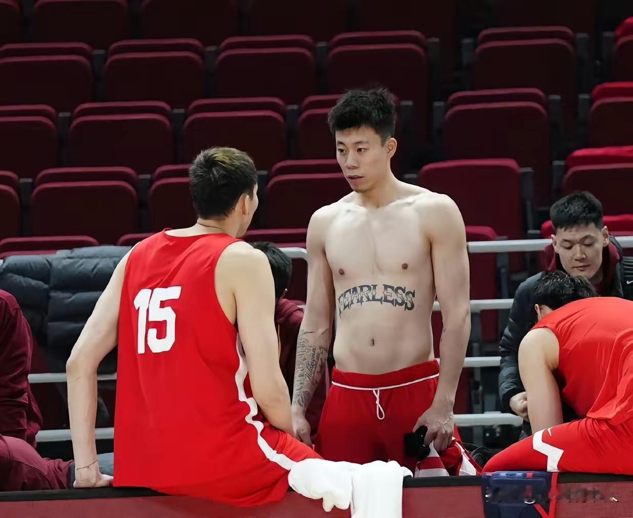 姚明这样的nba巨星，当年也因为被评为nba运球能力最差球星，导致很多诟病。而现