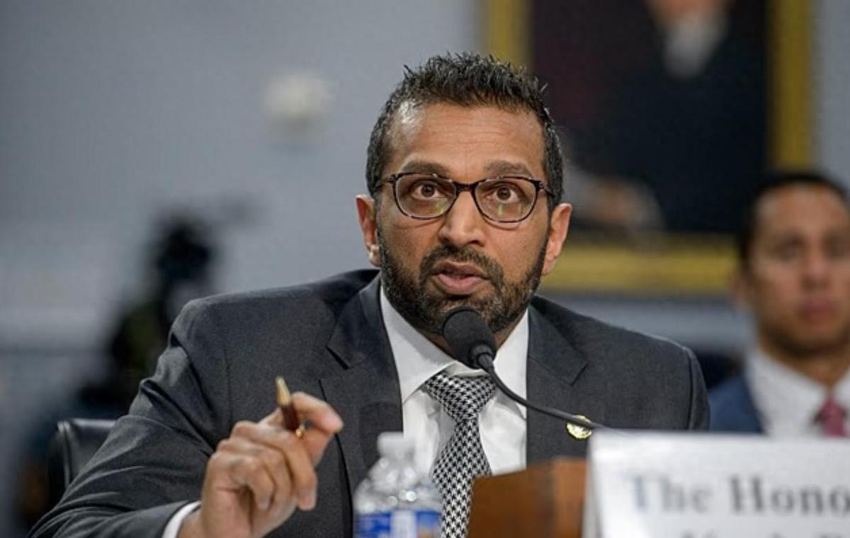 美国FBI局长居然是个“酒蒙子”，喝到断片叫不醒，上班天天玩失踪，被媒体曝光后，