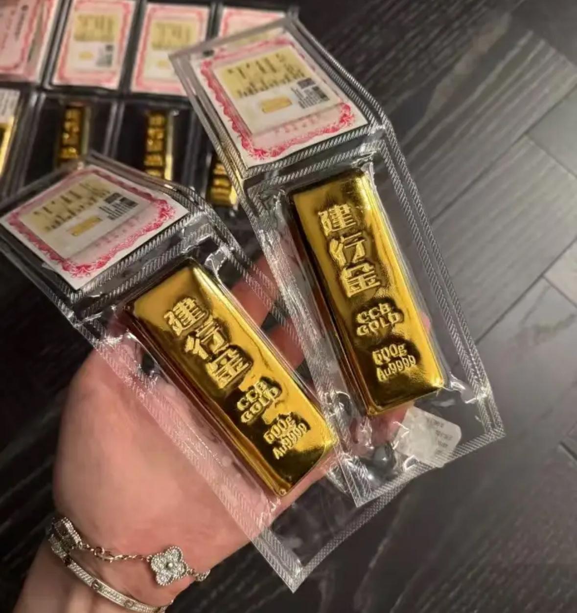 刚刚才发现，
金价近期出现明显回落！
8月13日，金价从965回落至952，不少