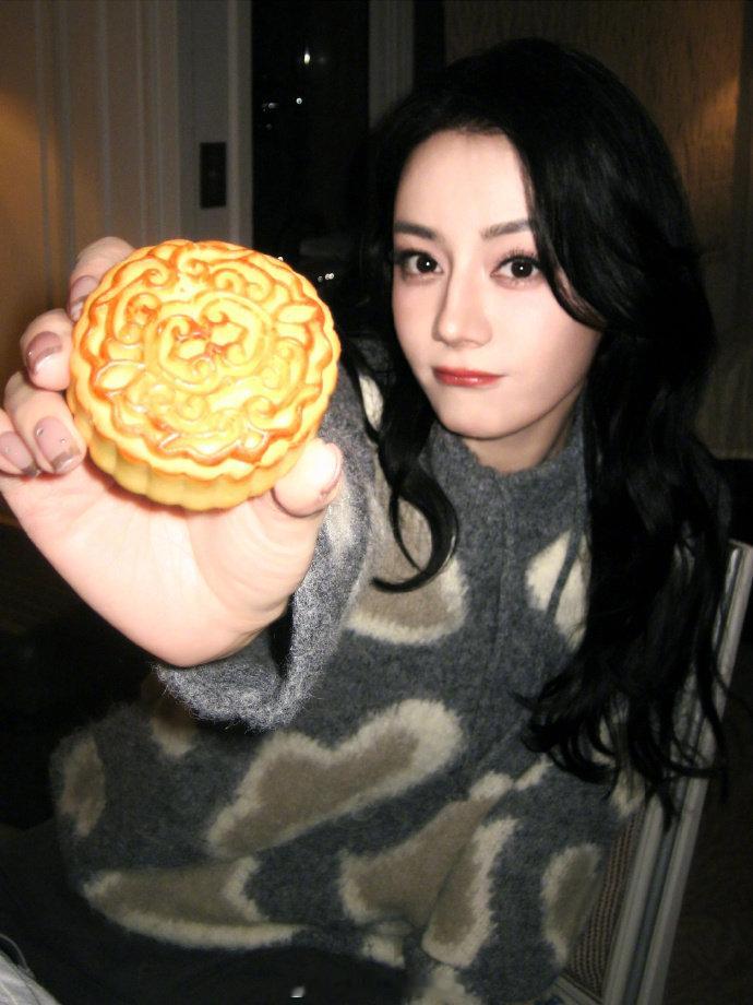 谁能拒绝一个提起家乡就眼里发光的热巴？新疆美食听起来就超香！