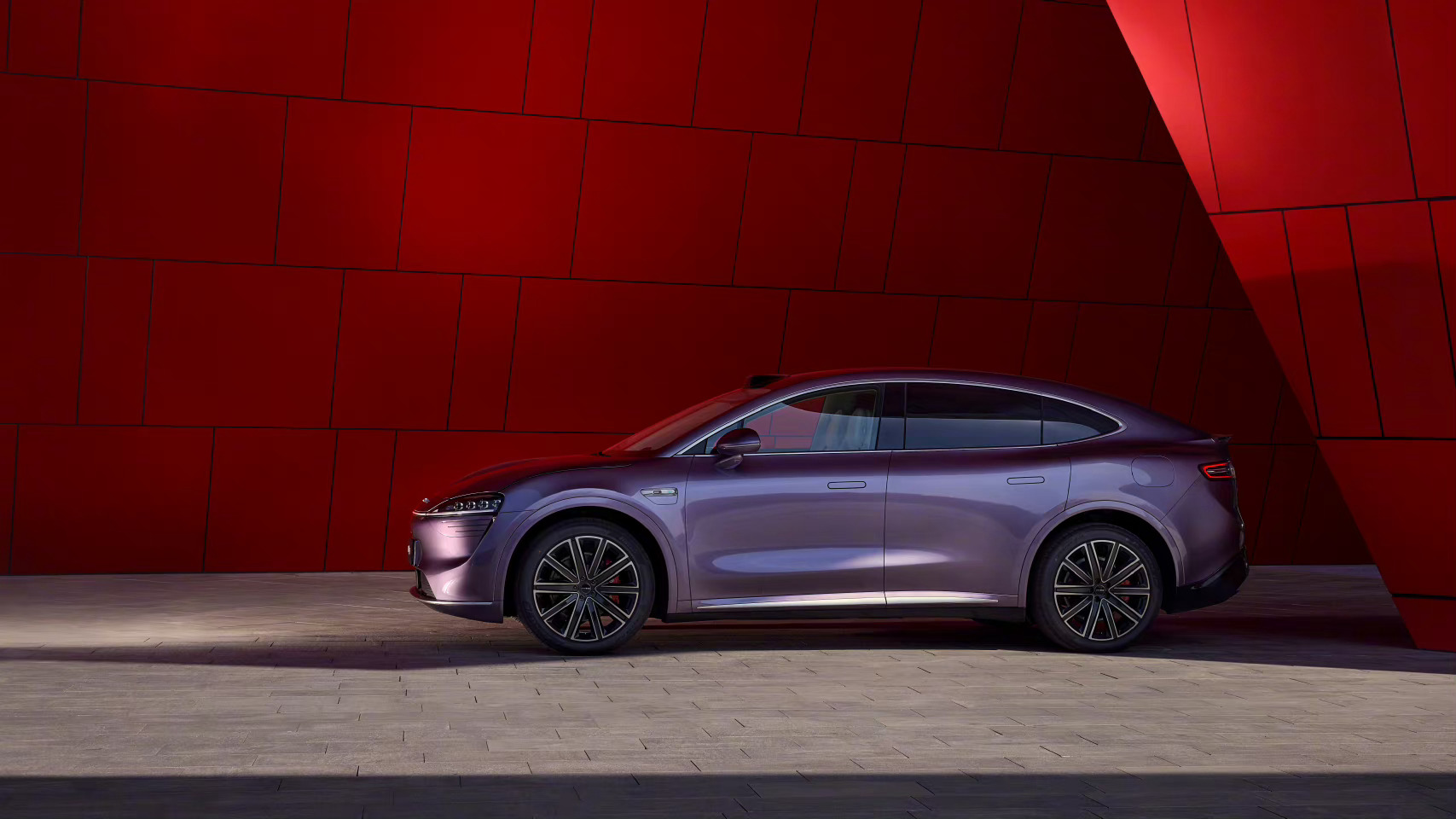 要空间，要性能，还要有足够的智能化，要这么说还真挺挑剔的，毕竟在以往看来，好像有