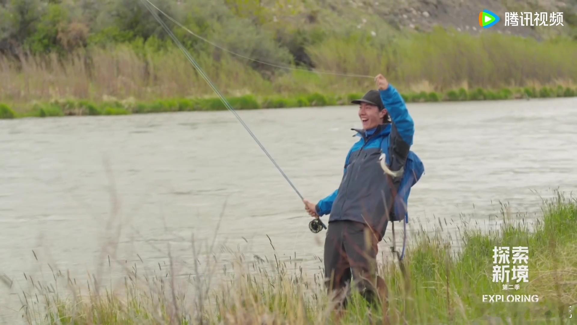 王一博真的很爱钓鱼 他用热爱的方式展现多面的性格，钓鱼的瞬间让我们看到他另一种温