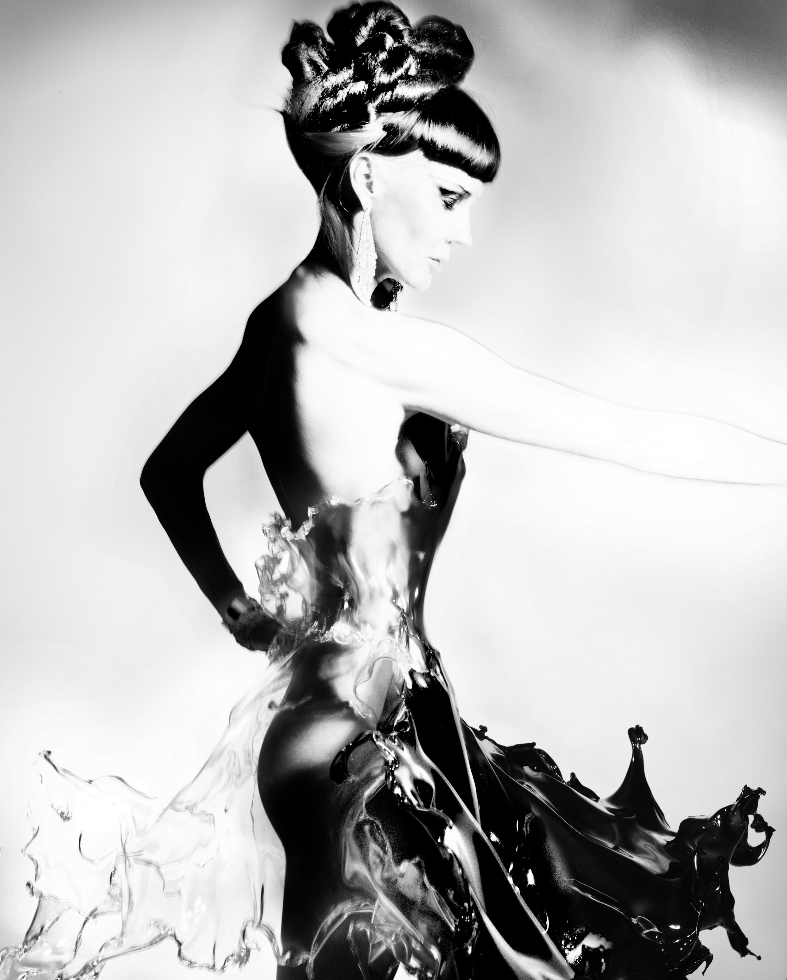 2013年，Iris van Herpen与摄影师Nick Knight及Dap
