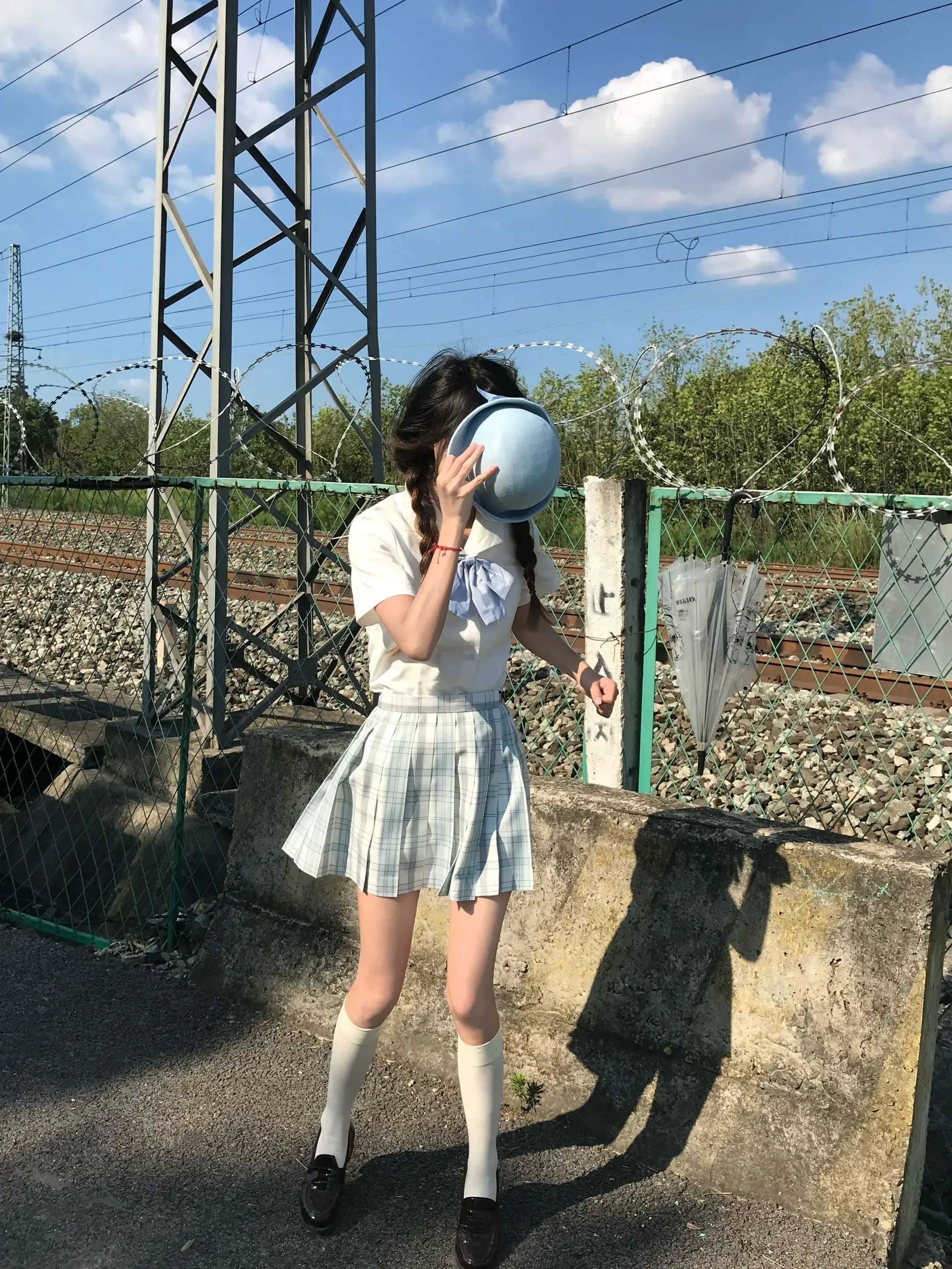 旧手机里的第一条消息  是你问我今天的天气