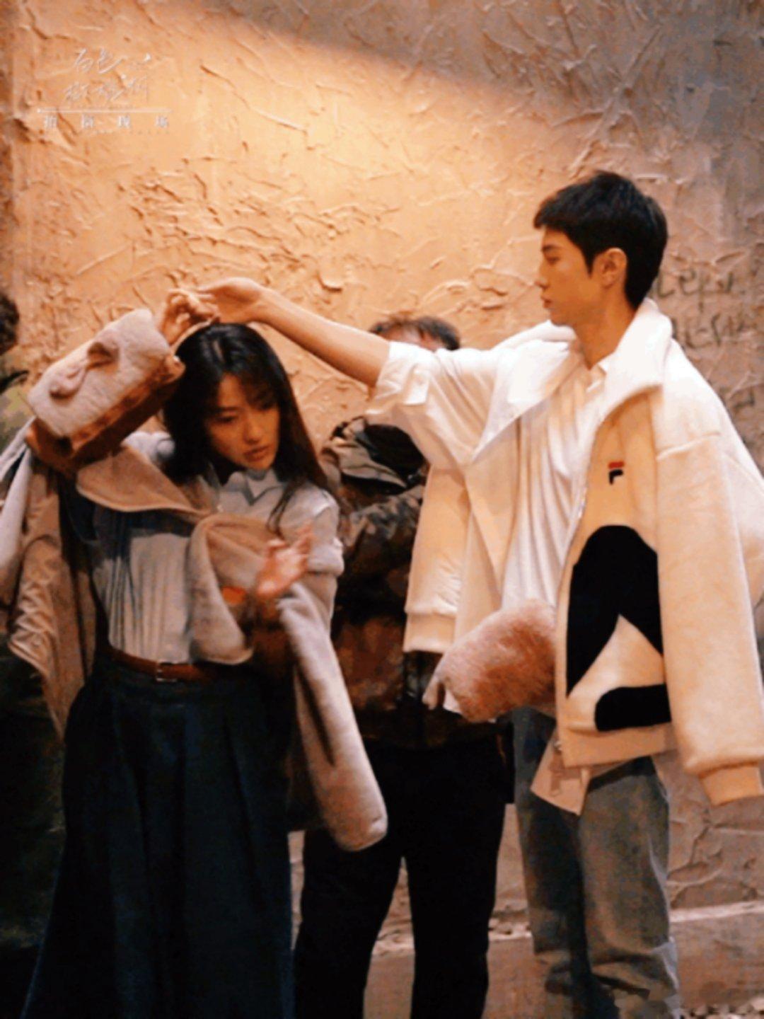 陈哲远居然在这种时候逗我笑  救命！陈哲远是什么反差感制造机，浪漫共舞时深情得像