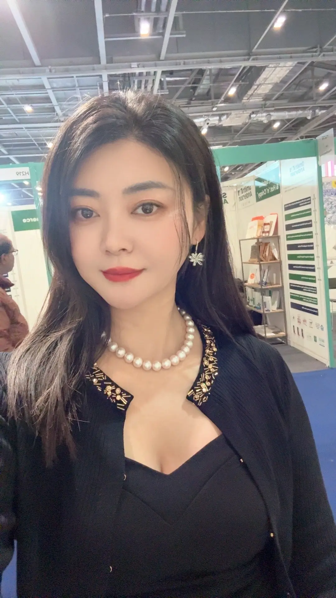 极度坦诚的人 一开始你会觉得她傻 慢慢的你就会明白 原来阳谋无解