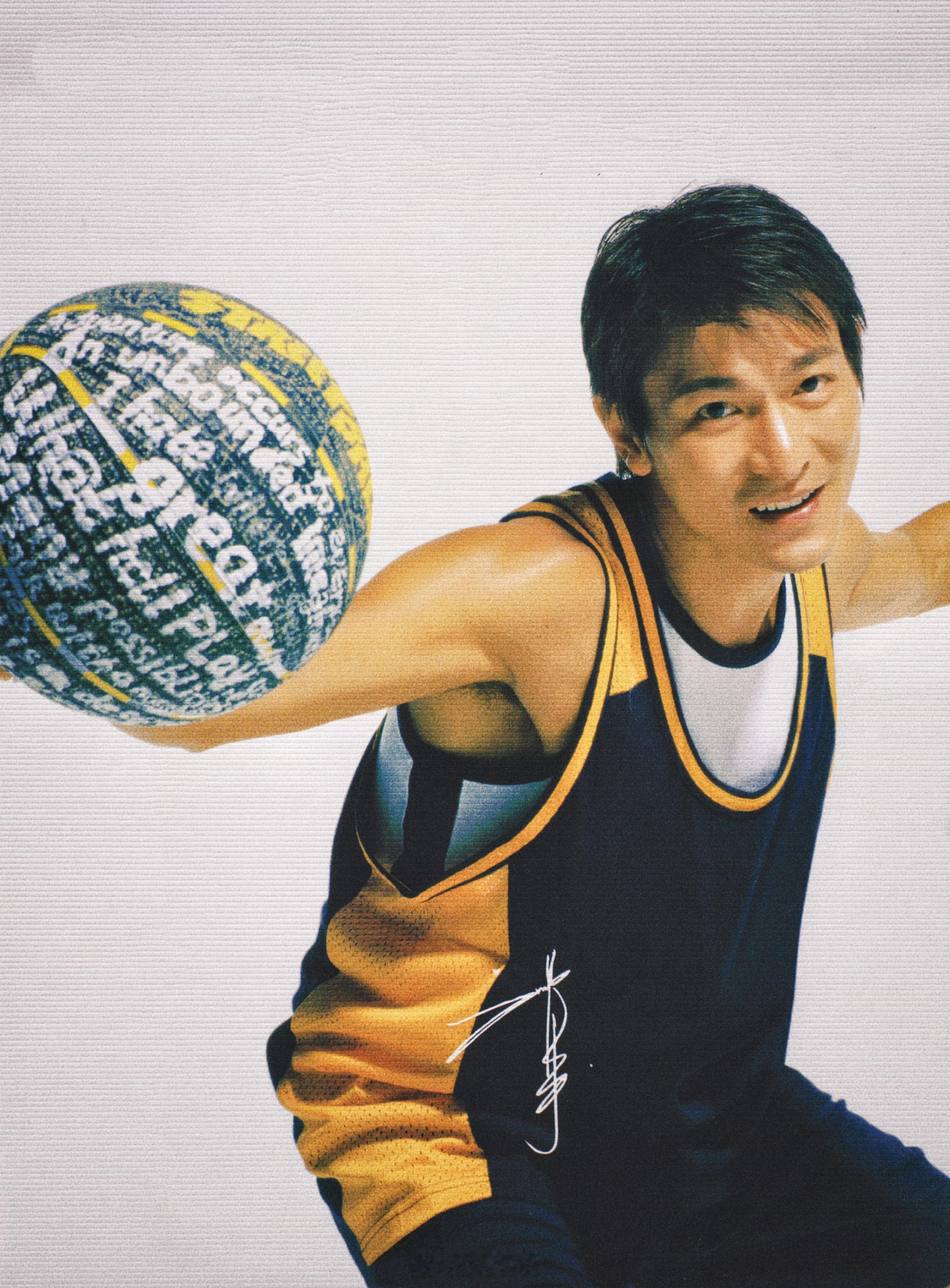 刘德华[超话]独家扫描 🏀元气满满的夏日运动型男🕶️——帅气体育生刘德华刘德