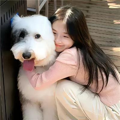 人宠相亲意自浓，花影摇曳月朦胧。相亲相到 相亲遇良人 年相亲 下雪相亲 花颜相亲